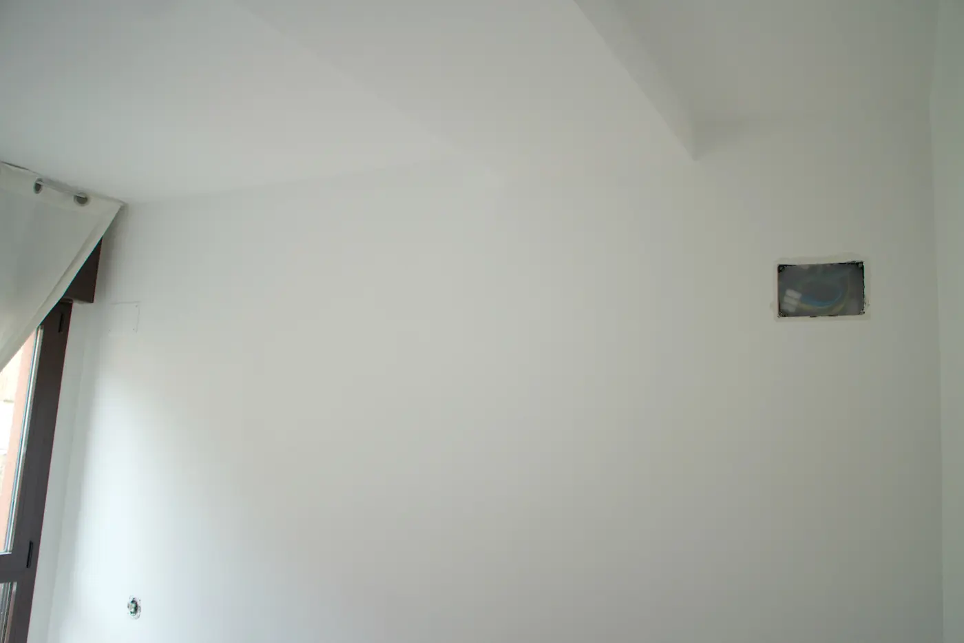 el-taller-de-las-cosas-bonitas_habitacion-antes-de-empapelar-2
