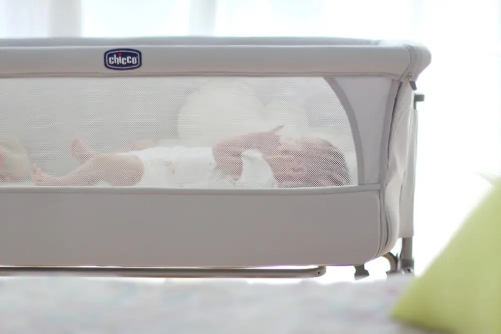 mini-cuna-colecho-para-bebe-chicco-07