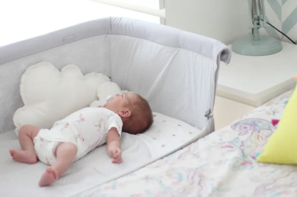 mini-cuna-colecho-para-bebe-chicco-09