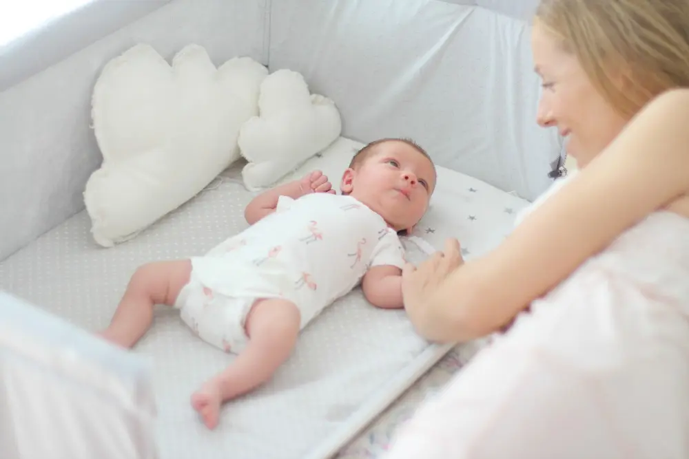 mini-cuna-colecho-para-bebe-chicco-11